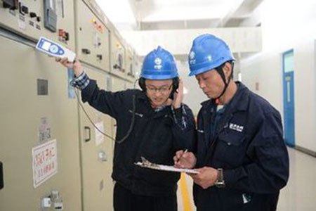 大波 高电压开关柜放电的原因及对策