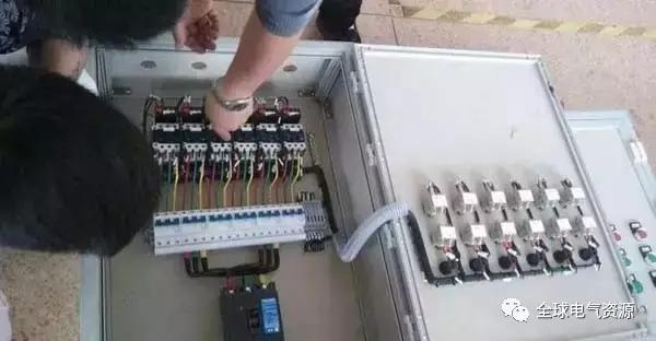 大波 配电箱内部结构