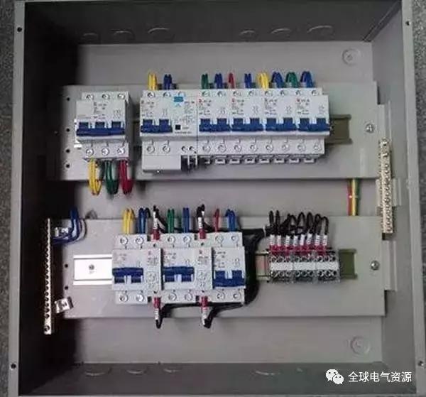 大波 配电箱内部结构
