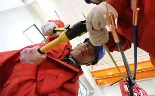 WWW 你认为配电箱系统图怎么样？图片中的符号是什么意思？