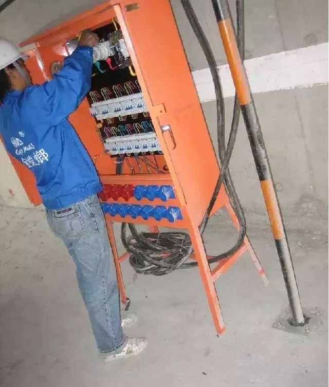 WWW 施工现场临时用电配电箱及开关箱配置和使用说明，图示详图