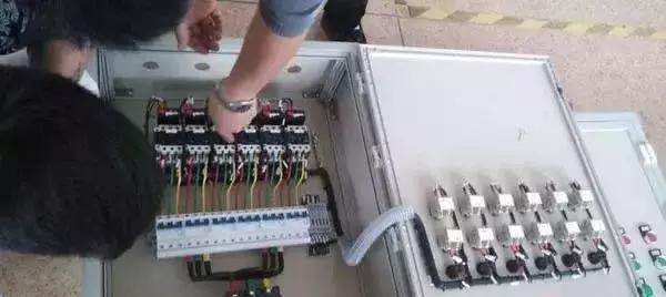 WWW 配电箱的构成:内部结构分析