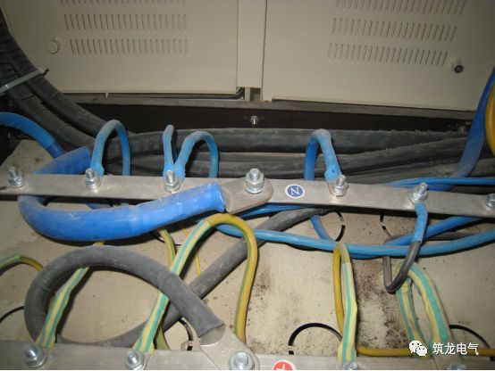 av在线视屏一区二区 《建筑电气工程施工质量验收规范》GB50303-2015 配电箱(机柜)安装详细说明！