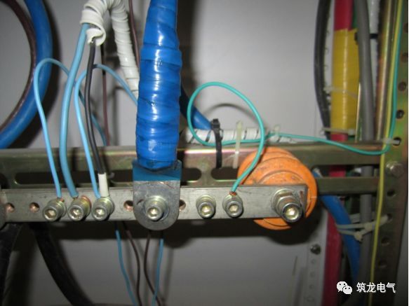 av在线视屏一区二区 《建筑电气工程施工质量验收规范》GB50303-2015 配电箱(机柜)安装详细说明！