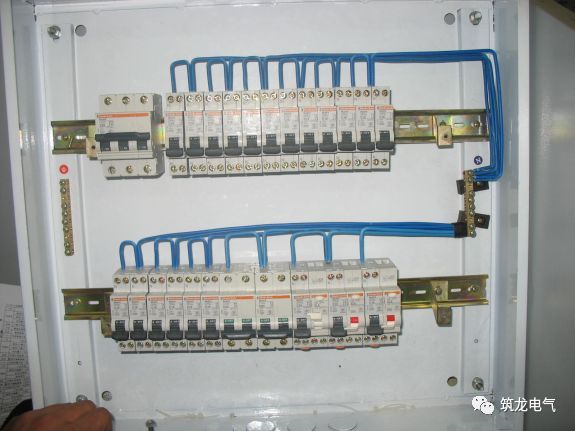 av在线视屏一区二区 《建筑电气工程施工质量验收规范》GB50303-2015 配电箱(机柜)安装详细说明！