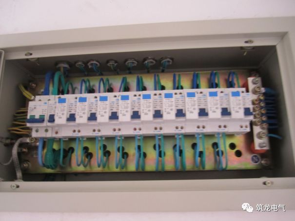 av在线视屏一区二区 《建筑电气工程施工质量验收规范》GB50303-2015 配电箱(机柜)安装详细说明！