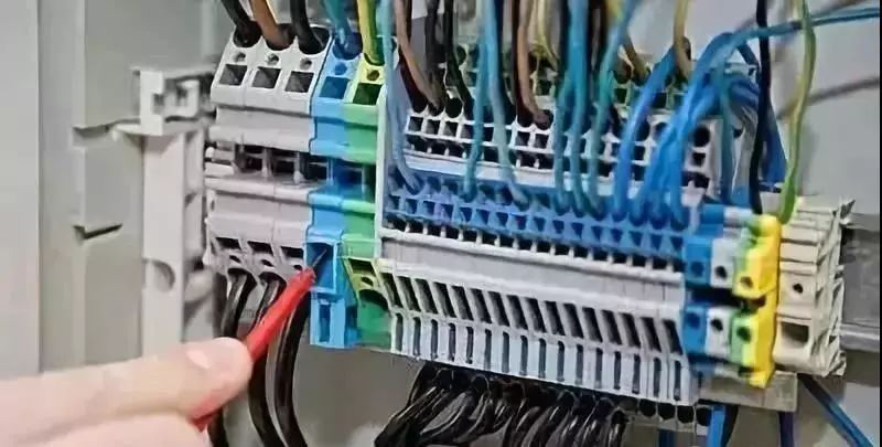 WWW 配电柜安装禁忌:一个错误往往会导致无尽的麻烦。