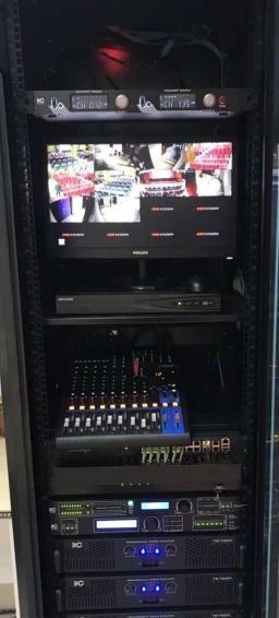 WWW 配电箱在技术要求中:如何定义左门或右门？图纸示例