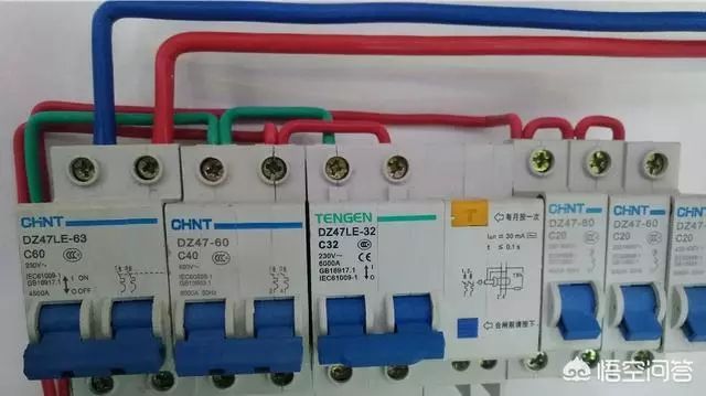 C0m 配电箱开关的并联方法是什么？
